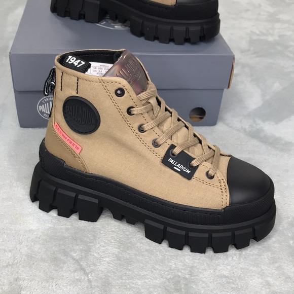 Palladium Revolt Hi TX Women's Boots in Olive New in the box - Picture 2 of 14